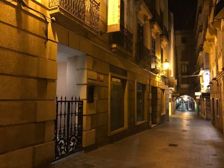 Fachada del inmueble en el que ha sido encontrado el cuerpo sin vida de una mujer de 40 años