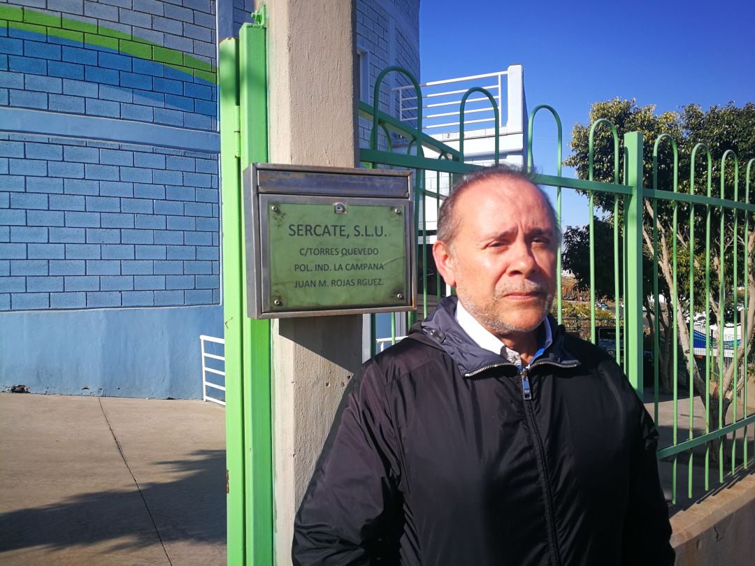 Juan Manuel Rojas, en la entrada de la sede de Sercate, ubicado en El Rosario