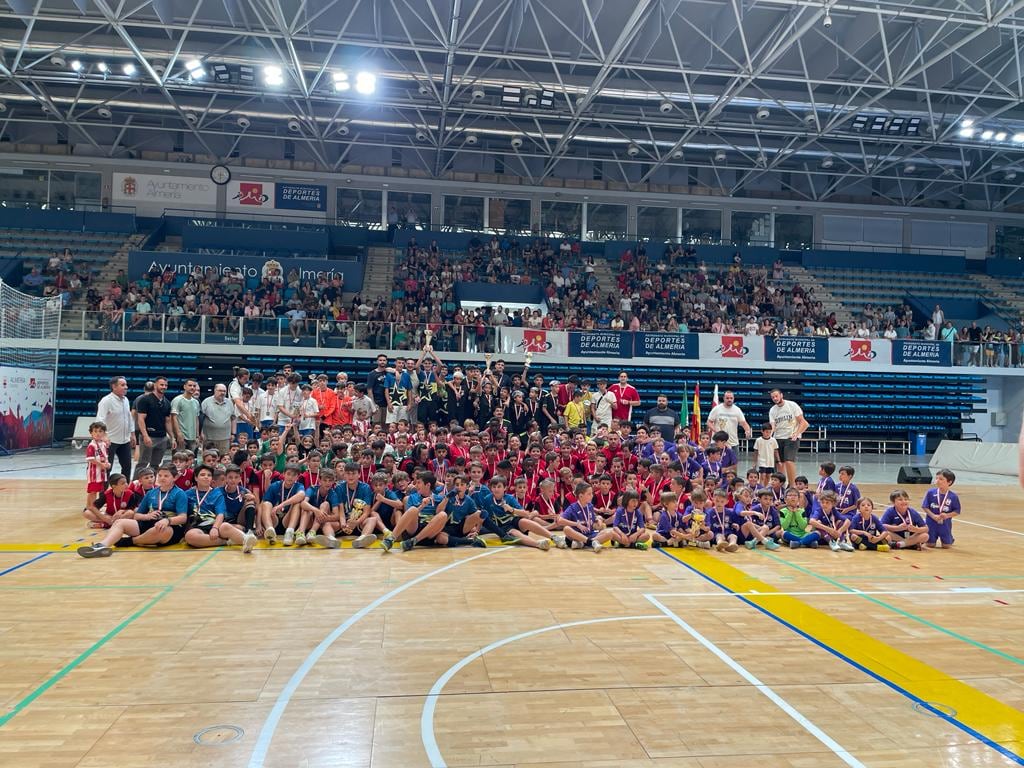 Más de 800 deportistas participan en los Juegos Deportivos Municipales de Fútbol Sala.