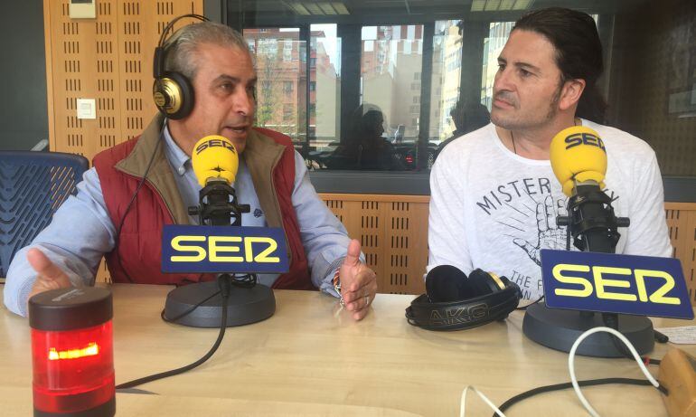 Pablo Gerbolés (i) y José Andrés Herranz (d), dos de los promotores de la iniciativa "Entrevecinos"