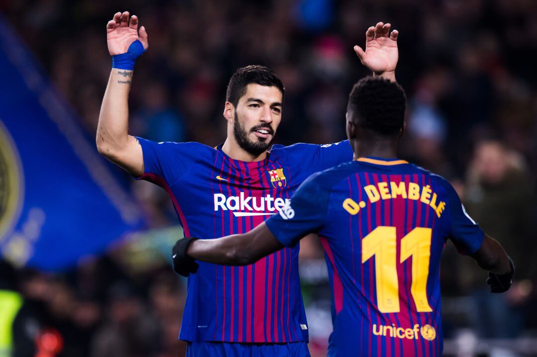 Luis Suárez y Dembélé celebran un gol del FC Barcelona.