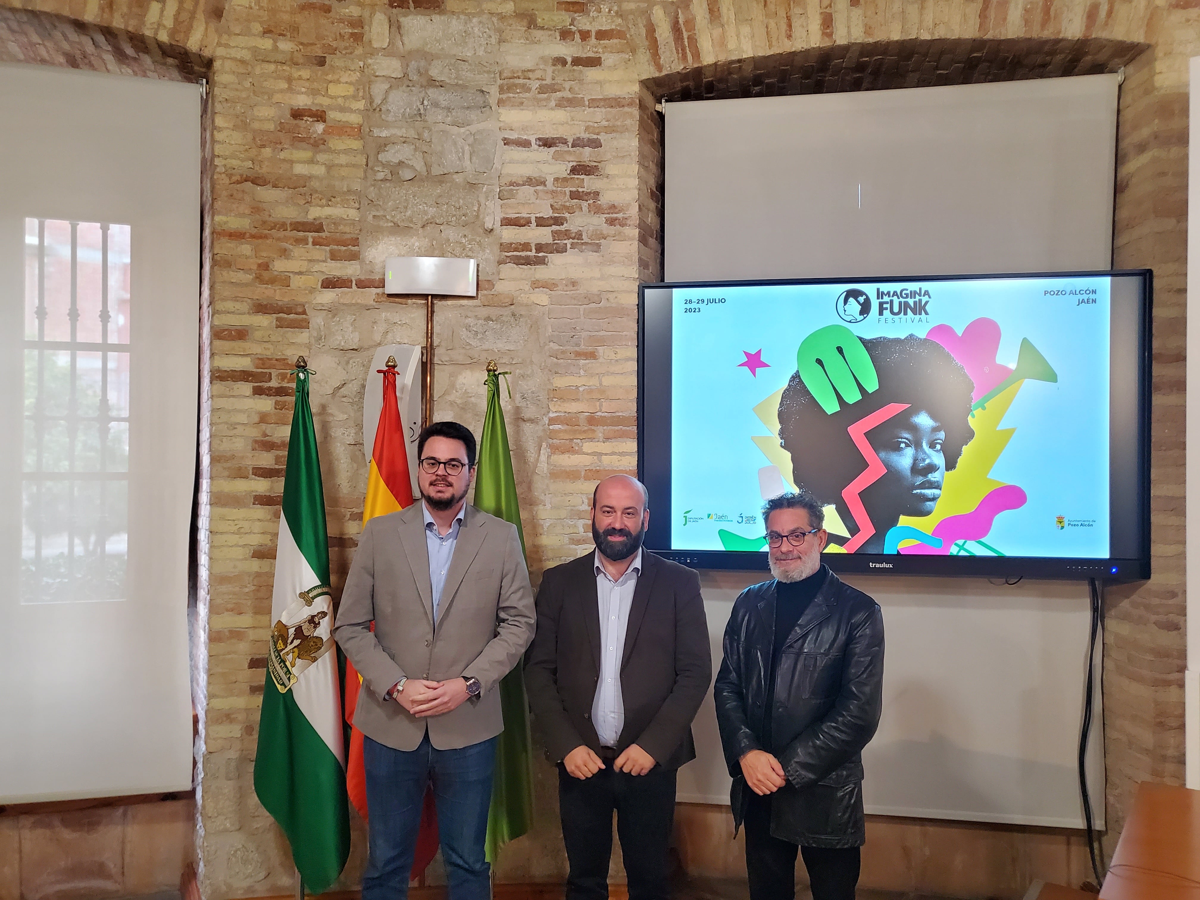 Fran Lozano, diputado de Promoción y Turismo; Iván Cruz, alcalde de Pozo Alcón; y Juan Ramón Canovaca, organizador de Imagina Funk.