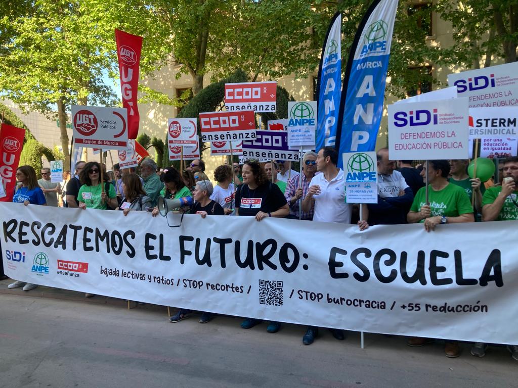 Protesta a las puertas de San Esteban