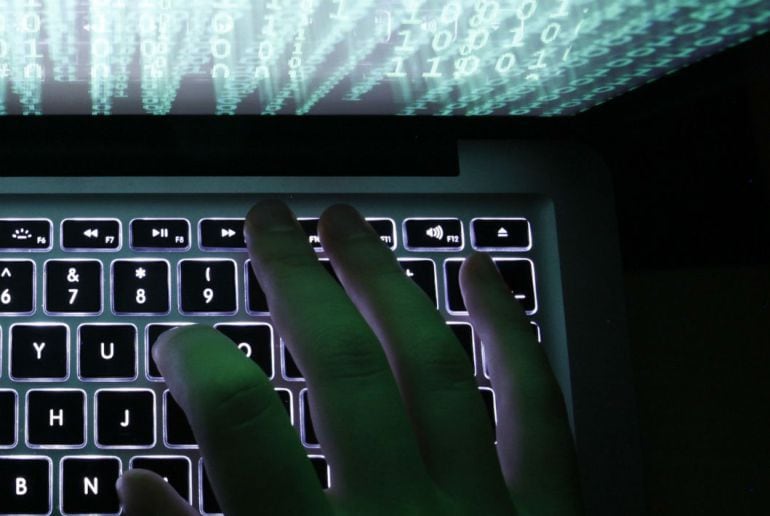 Mata de hambre a su madre por llevarla a centro contra adicción a internet