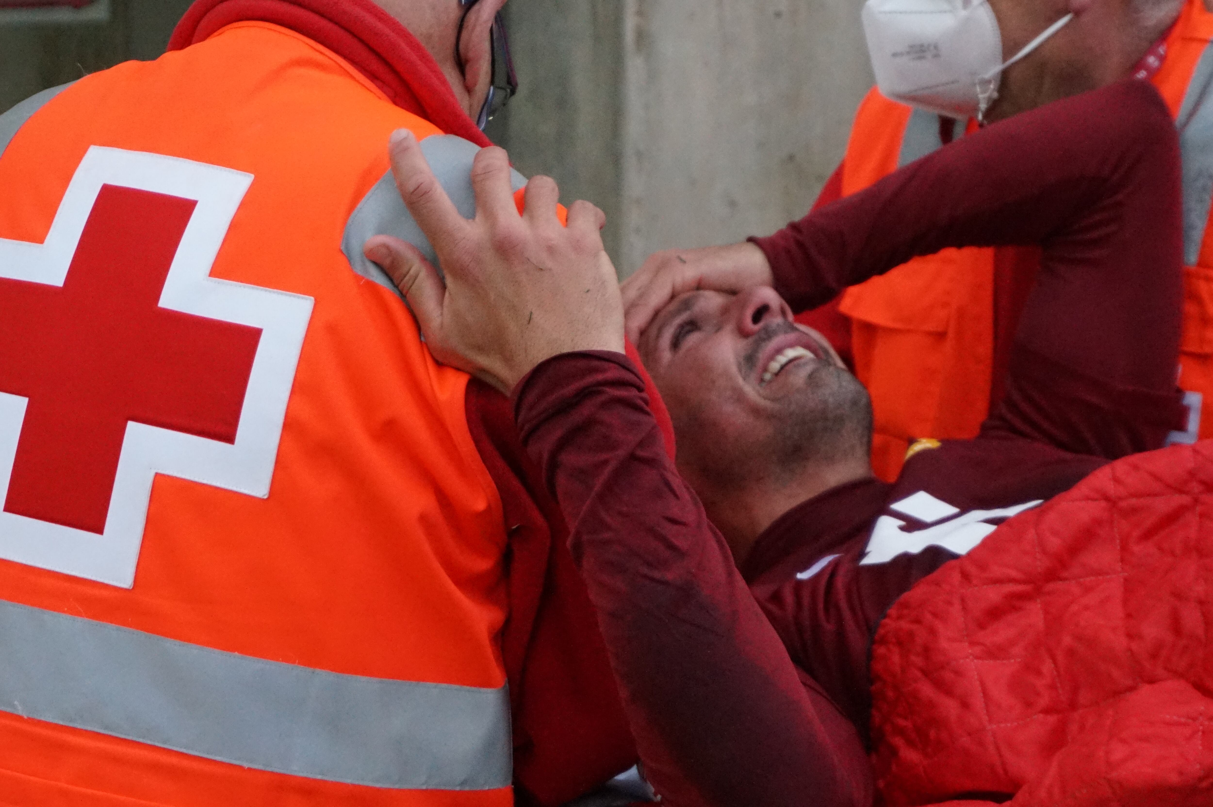 Forte abandonó el campo con evidentes gestos de dolor