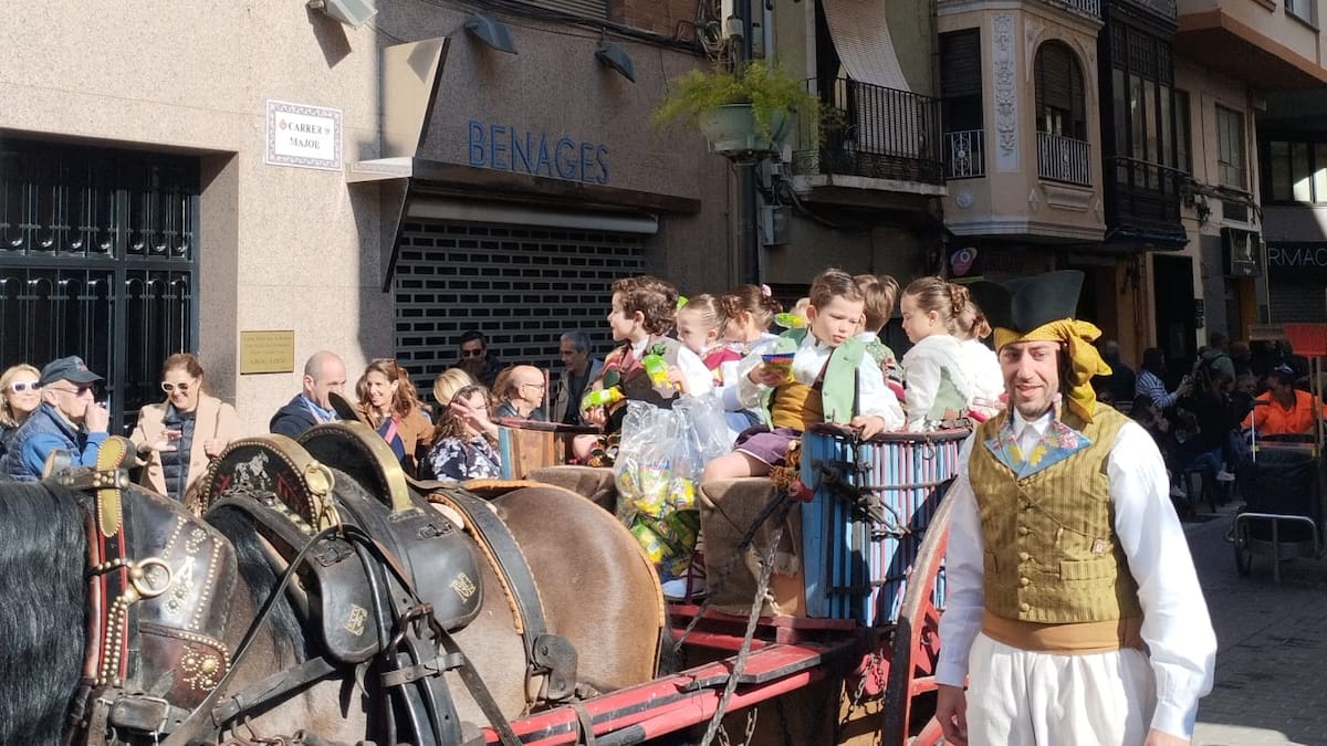 Encesa de Gaiates, Pregón Infantil y 'mascletà' para un lunes de Magdalena soleado tras las lluvias del fin de semana