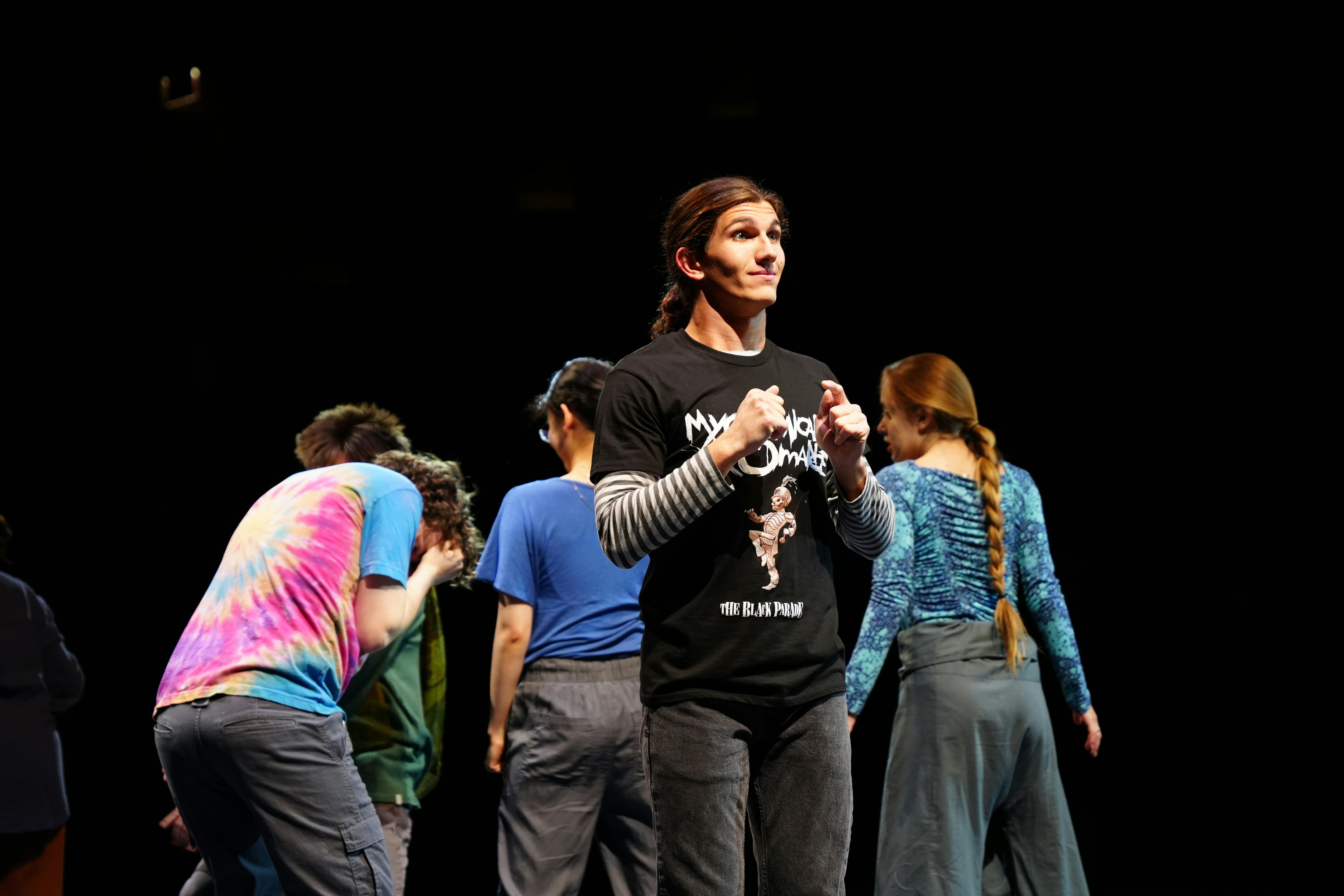 jóvenes participando en la Escuela Municipal de Teatro de Tres Cantos