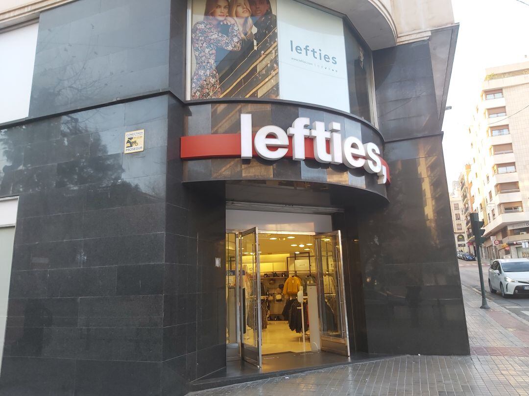 Inditex prevé el cierre de tres tiendas en Alcoy.