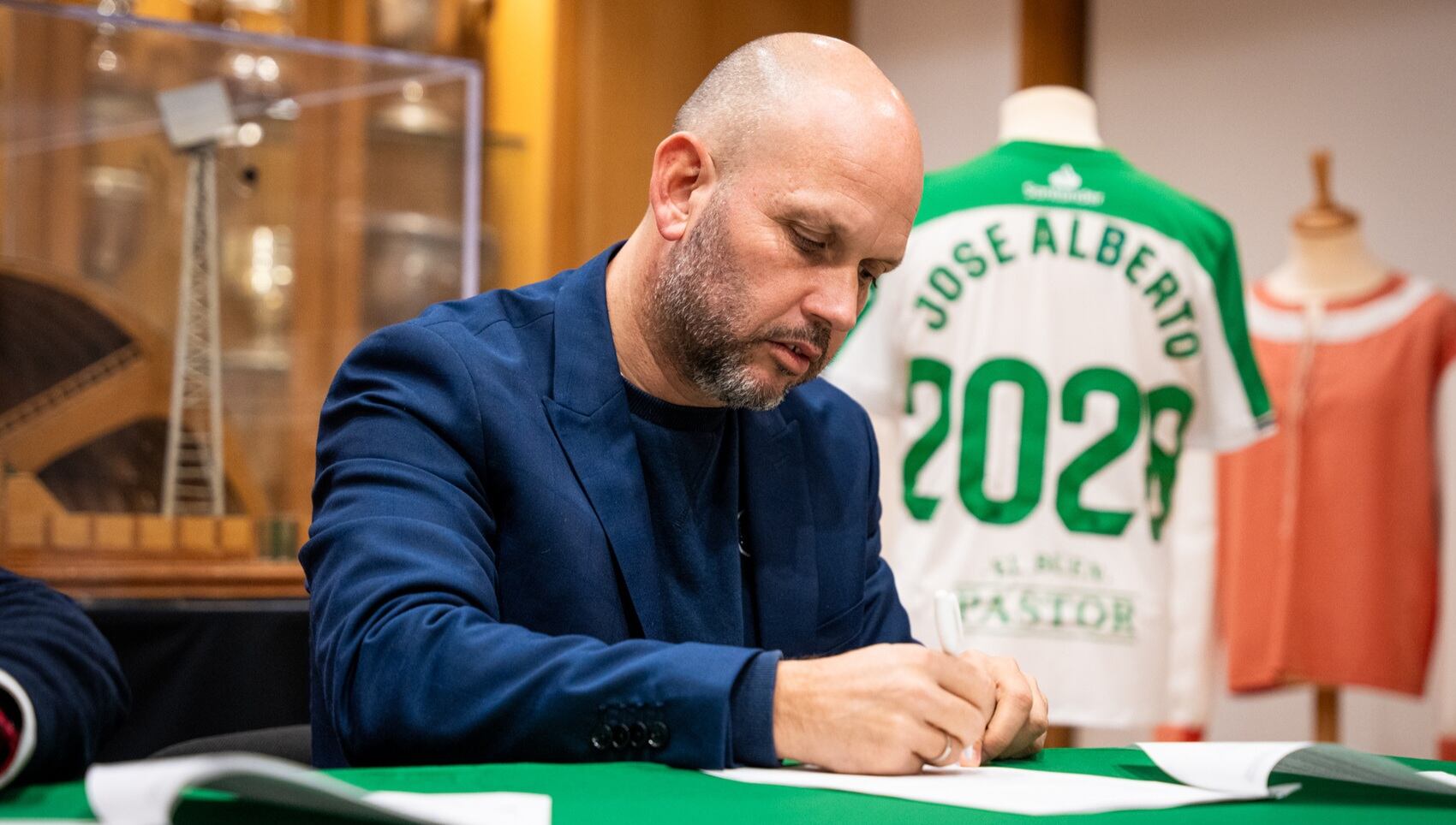 José Alberto López, el día de su renovación.