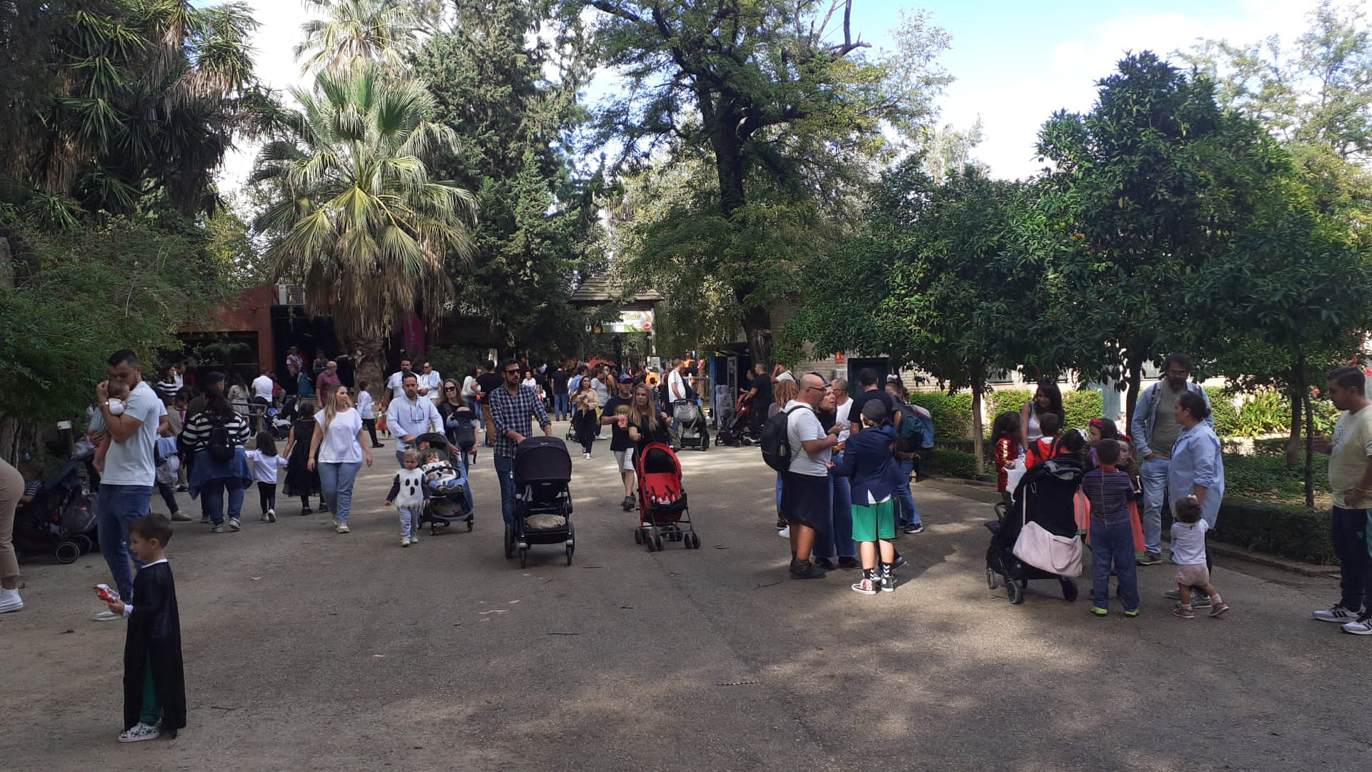 Numeroso público en el Zoo de Jerez