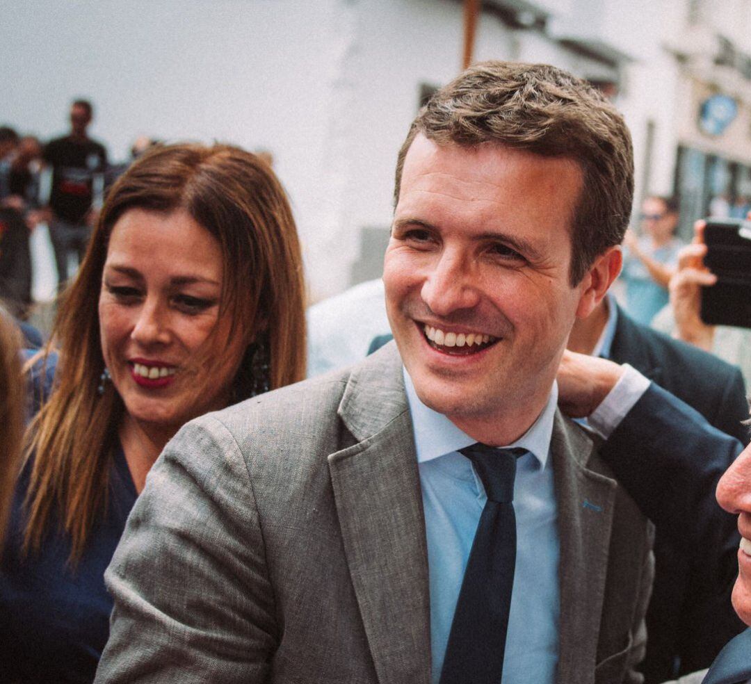 Pablo Casado y Ástrid Pérez junto a Pancho Hernández en Lanzarote