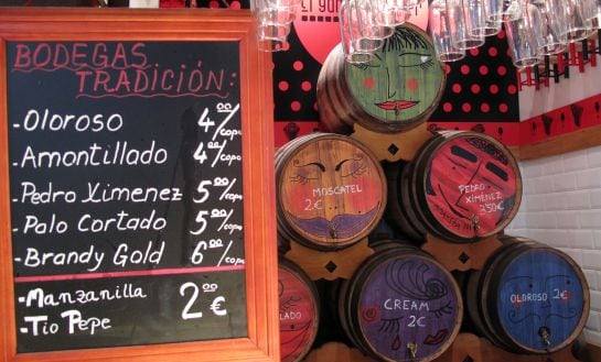 Comercio de vinos en el mercado de San Miguel, Madrid