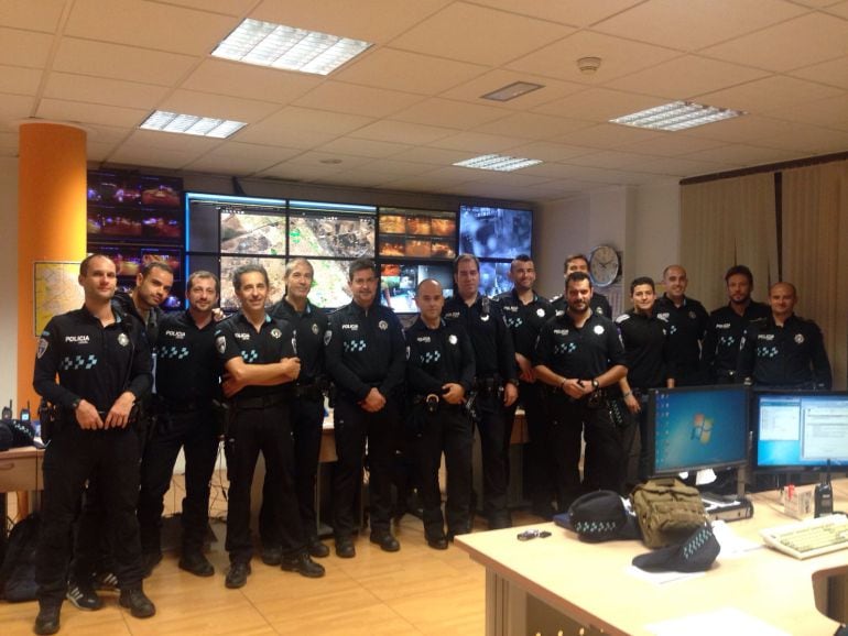 Agentes de la Policía Local de Albacete durante la noche de trabajo