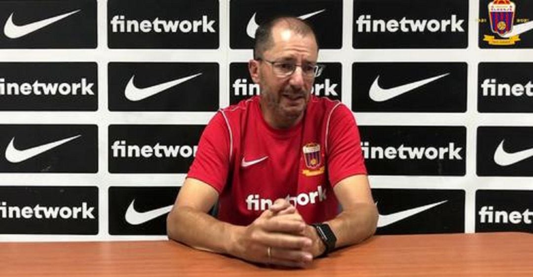José Juan Romero, entrenador del Eldense, elogia el trabajo de su equipo