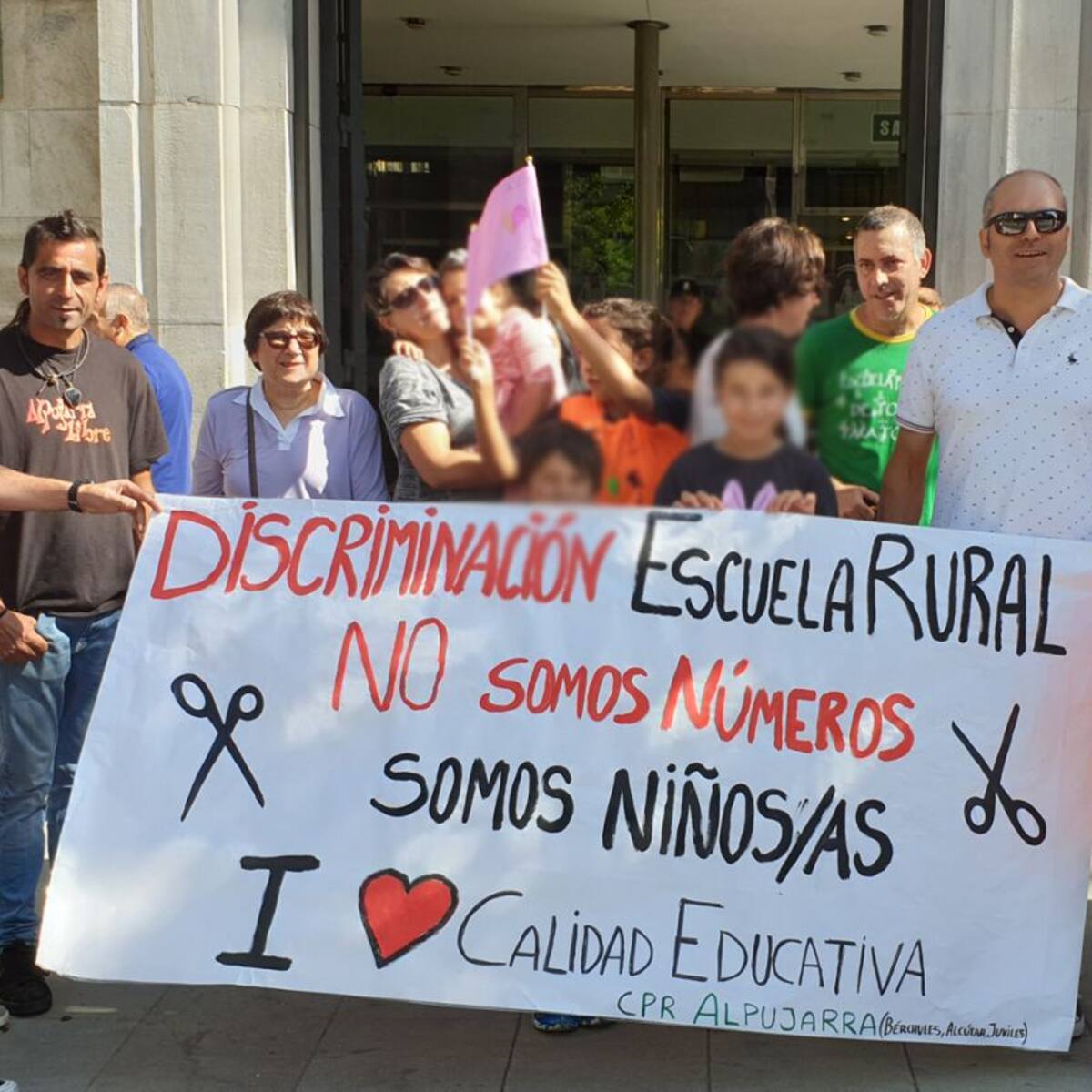 'La Junta suprimirá a corto plazo todos los colegios rurales en Andalucía', denuncian las familias