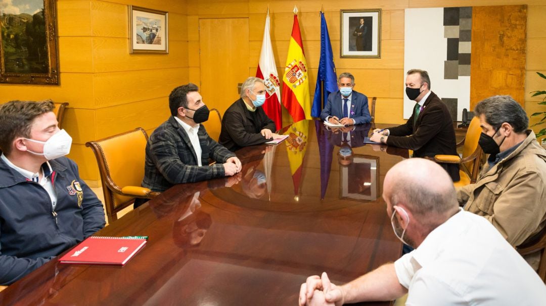 Revilla y Blanco con sindicatos ganaderos.