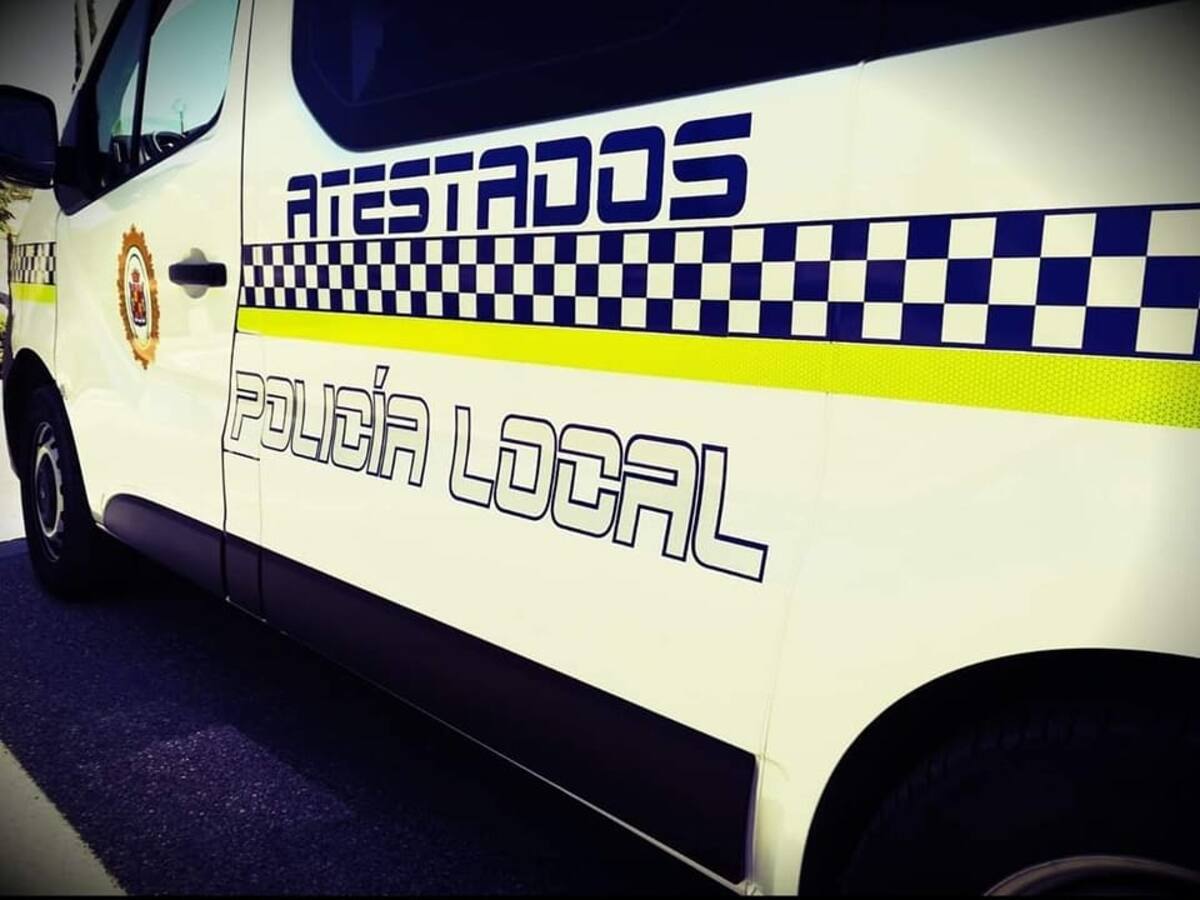 Detenido un hombre en la capital tras conducir un ciclomotor por la acera, sin casco y arremeter contra varios agentes de policía