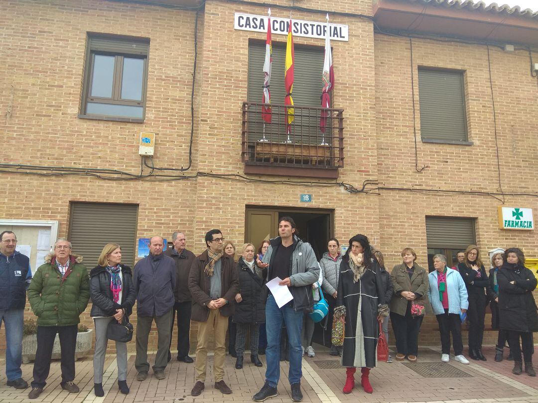 Concentración en Husillos por la muerte de un bebé tras ser arrojado a las aguas del río Carrión