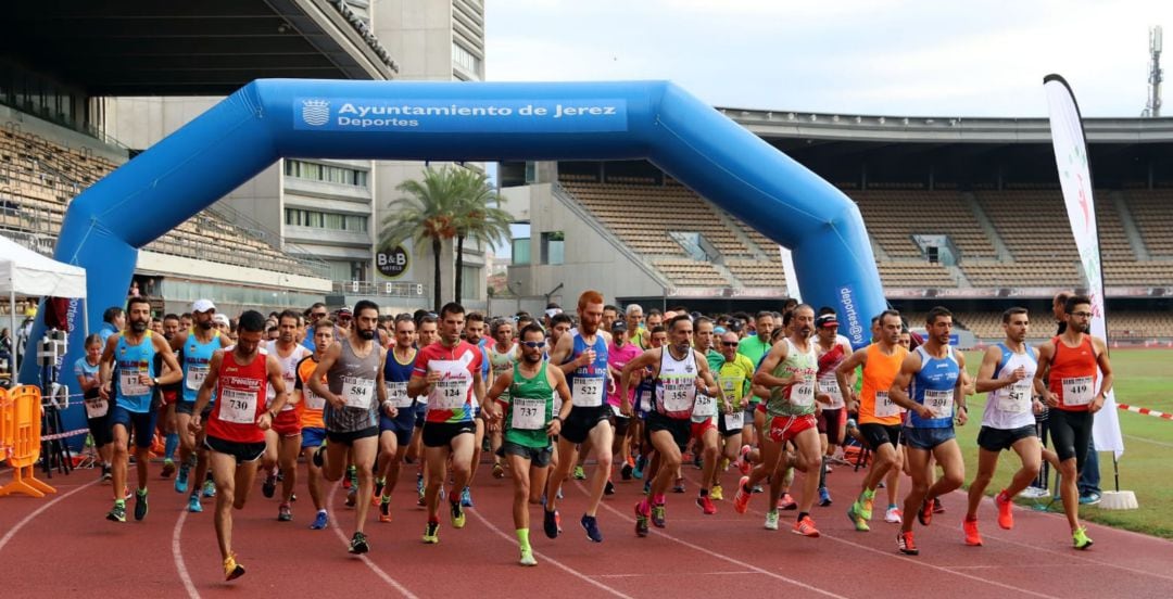 Imagen de la carrera Popular Ciudad de Jerez en su salida desde Chapín