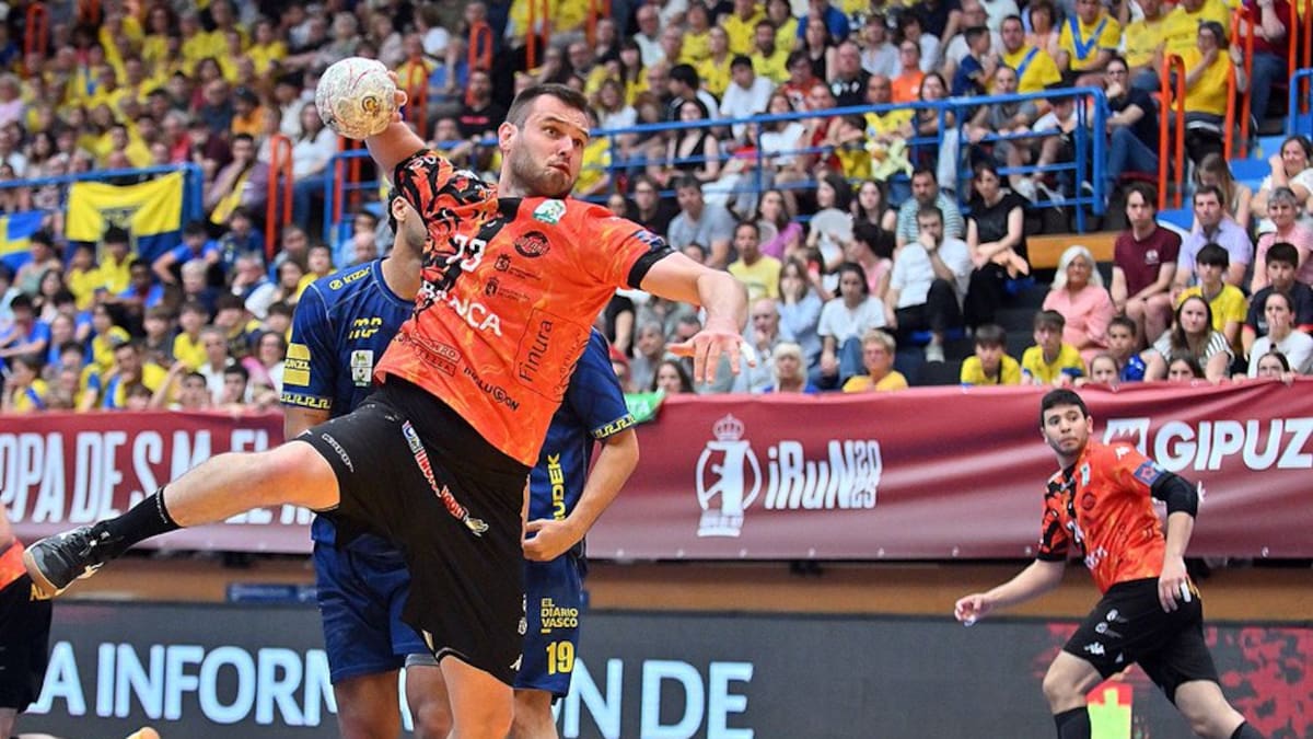 Una más: El ABANCA Ademar vence en la pista del BM Nava por por 28 - 31