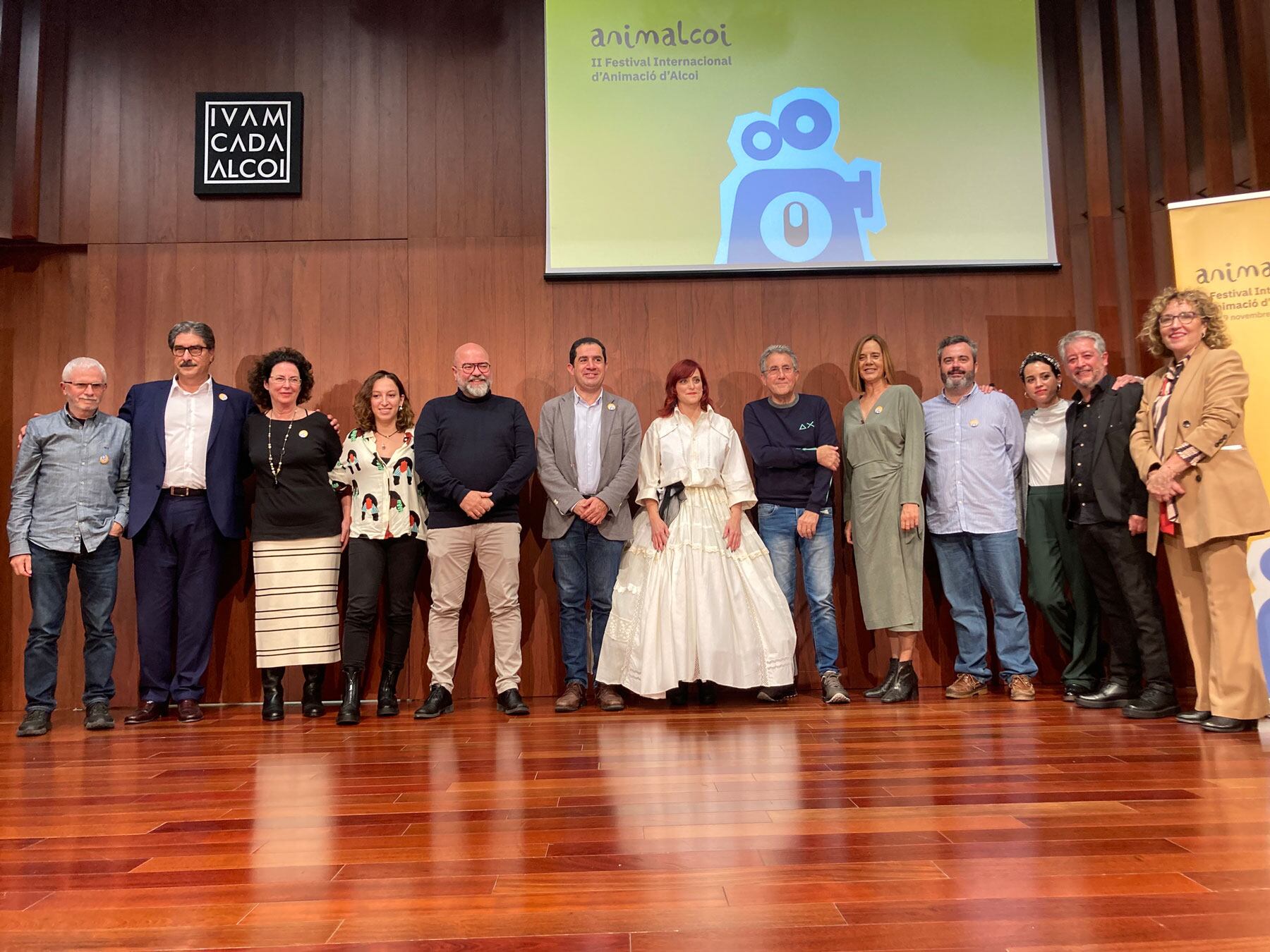 Autoridades, organizadores y patrocinadores, en una foto de familia final