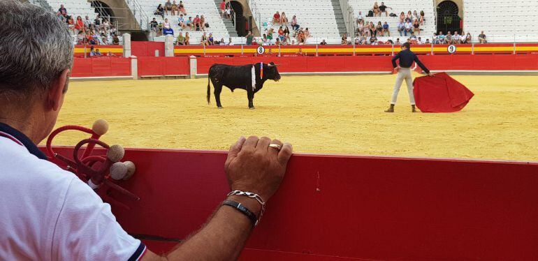 El becerrista de Algeciras, Francico Fernández Andrade, destacó en la lidia del segundo en la clase práctica celebrada en Granada