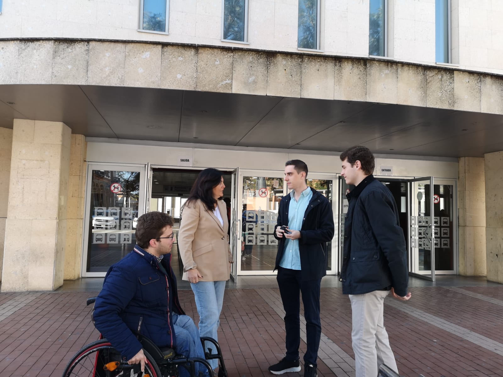 Jaime Espinar, concejal del PP, en la estación de autobuses de Jerez