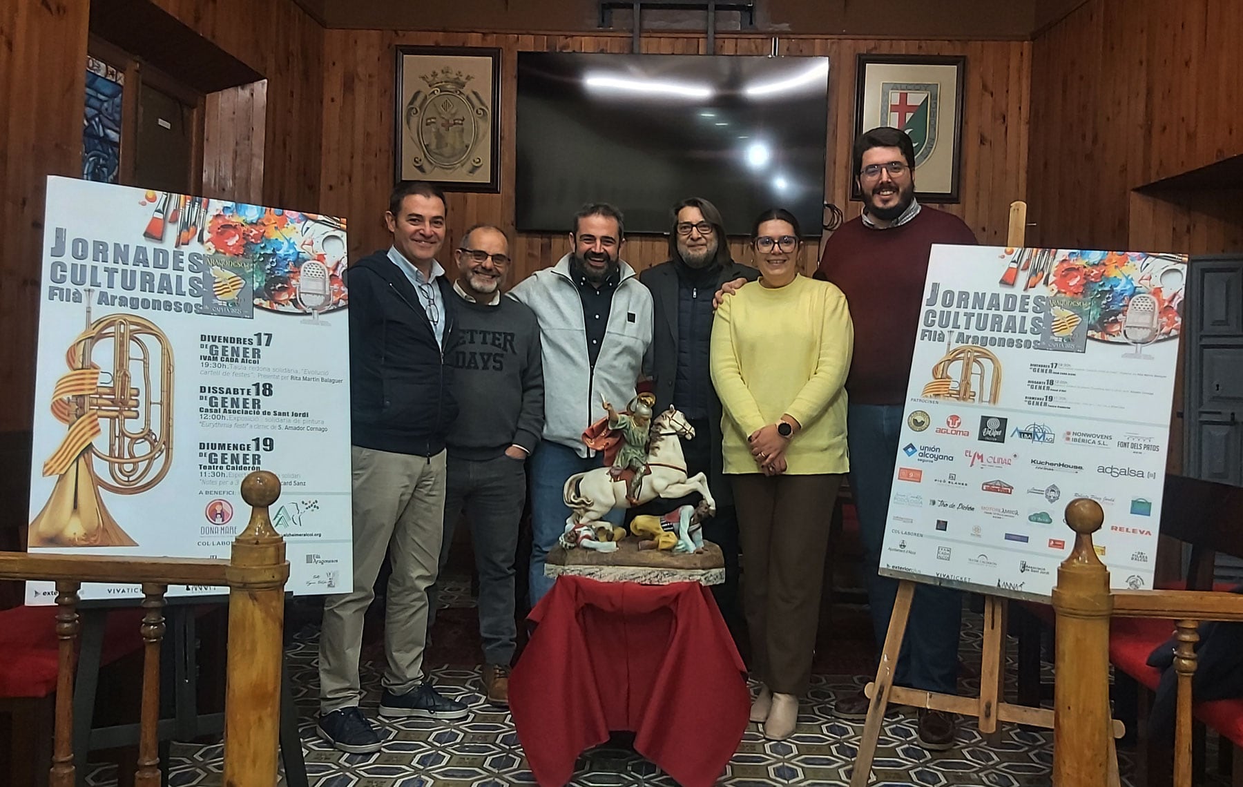 Paco García, Santi Amador, Salvador Albero, Ricard Sanz, Rita Martín i Mateo Martín, en el saló d&#039;actes del Casal de Sant Jordi