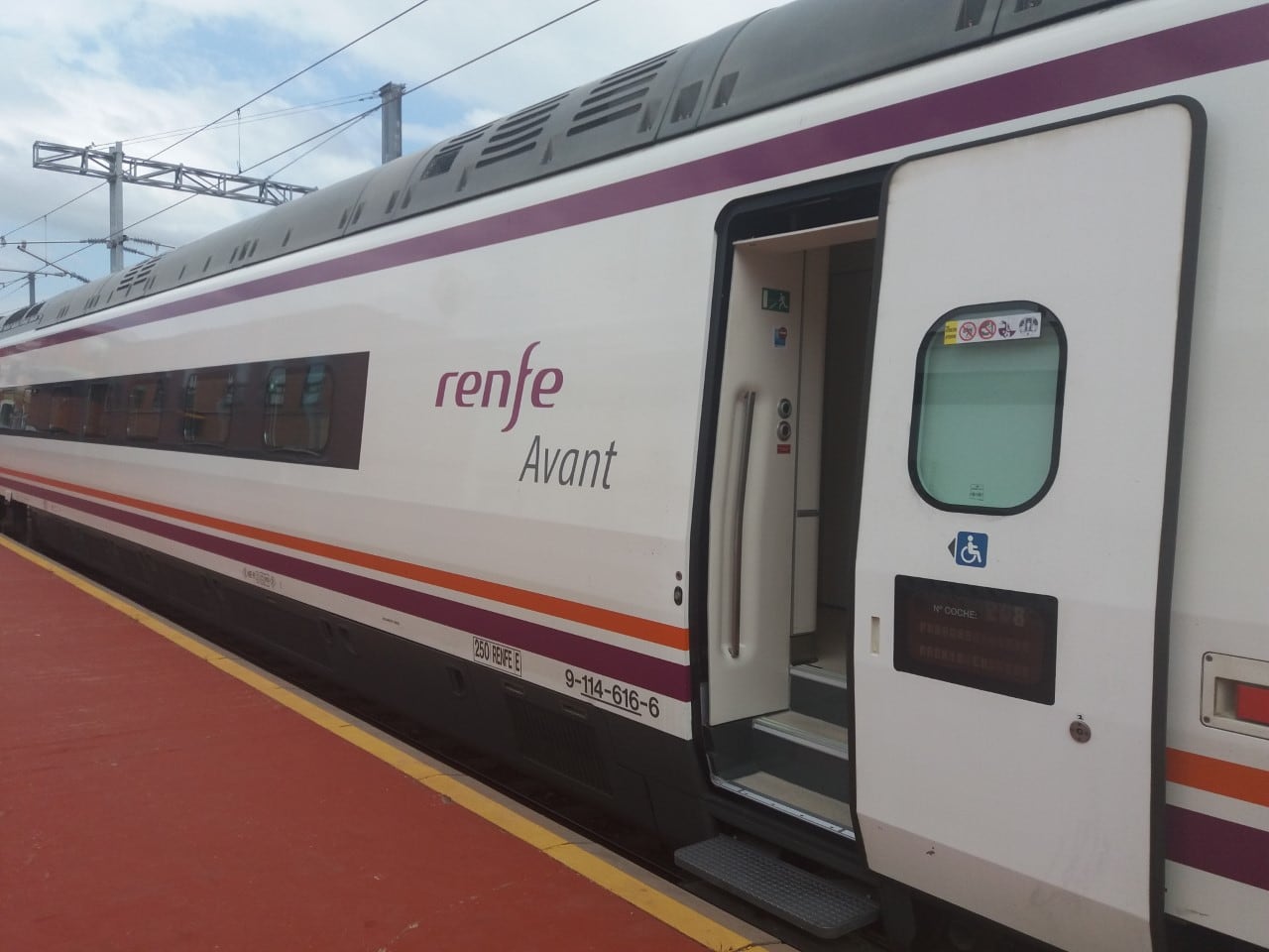 Tren avant en la estación de Ciudad Real