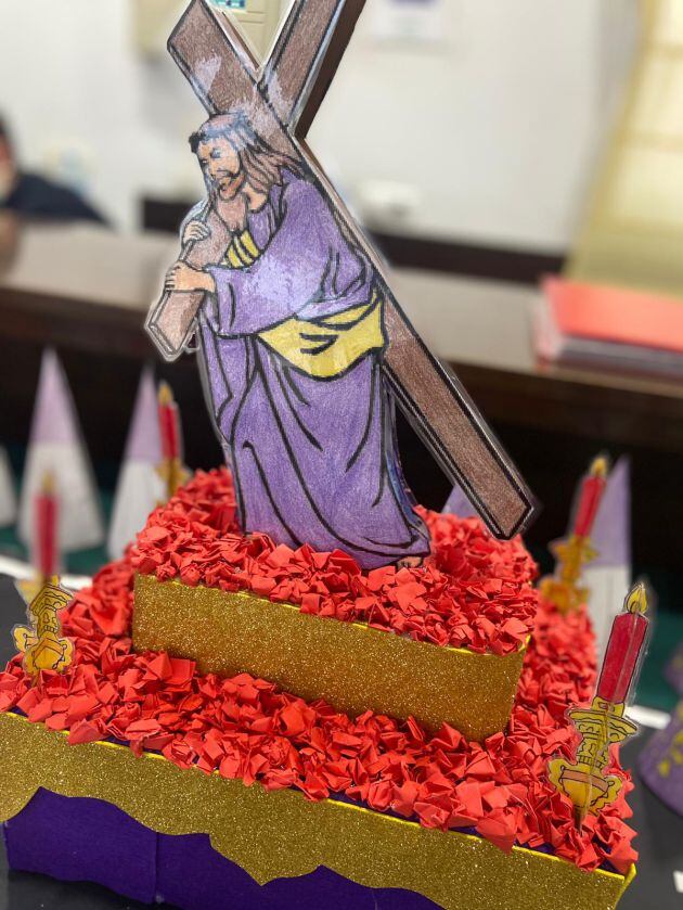 Paso de Jesús Nazareno realizado en cartón