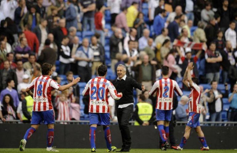 El Sporting celebra su victoria de 2011 en el Bernabéu.