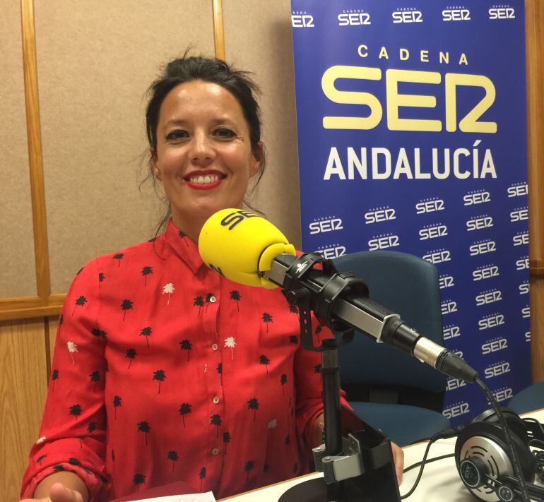 La estilista Almudena Ruiz, en el estudio de Radio Sevilla