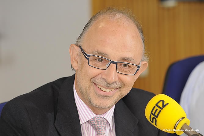 Cristóbal Montoro, durante una entrevista en el programa &#039;Hoy por Hoy&#039; de la Cadena SER