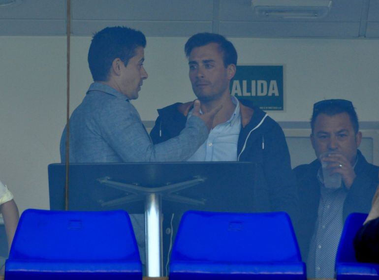 Fran Yeste dialogando con el expresidente del C. D. Eldense José Luis González