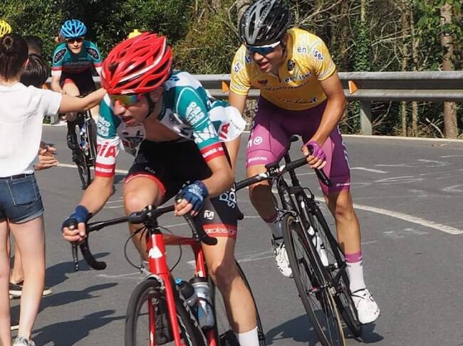 Alejandro Franco durante una de las ascensiones de la Bizkaiko Itzulia con el maillot del Gastronomia Baska-Artepref Team.