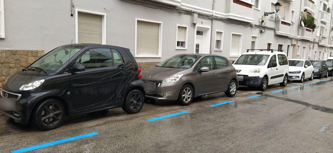 Nueva zona azul pintada en la calle La Mar.