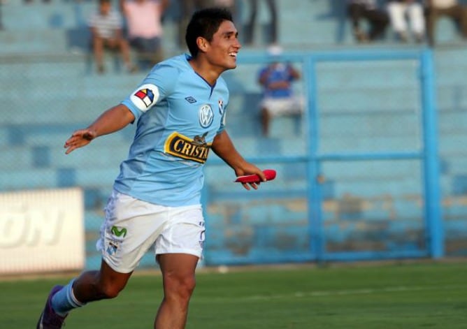 El delantero Irven Ávila celebra un gol con su actual club, el Sporting Cristal.