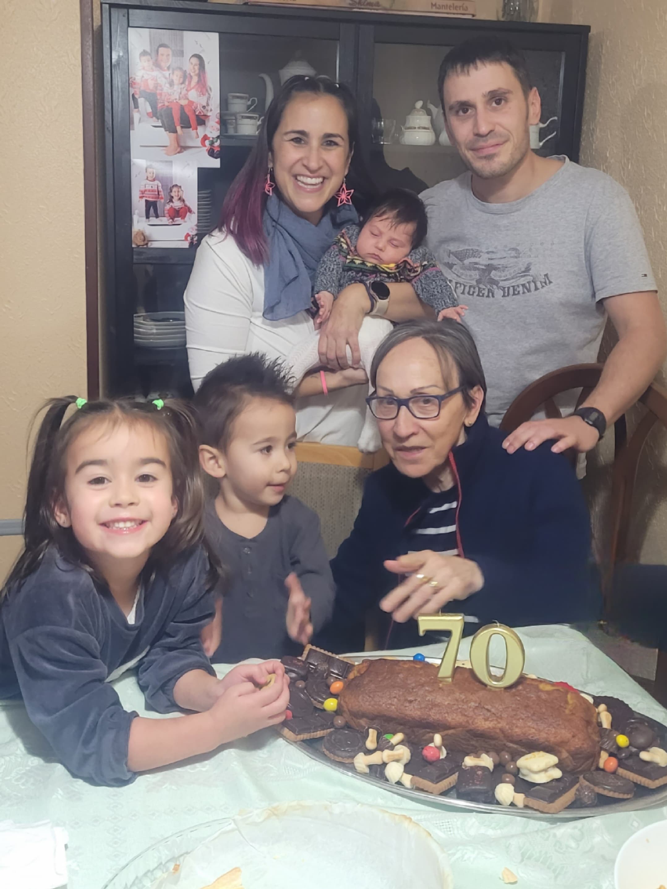 La familia celebra los 70 años de Mila