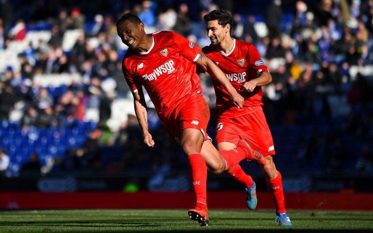 Luis Muriel celebra un gol del Sevilla en Cornellà