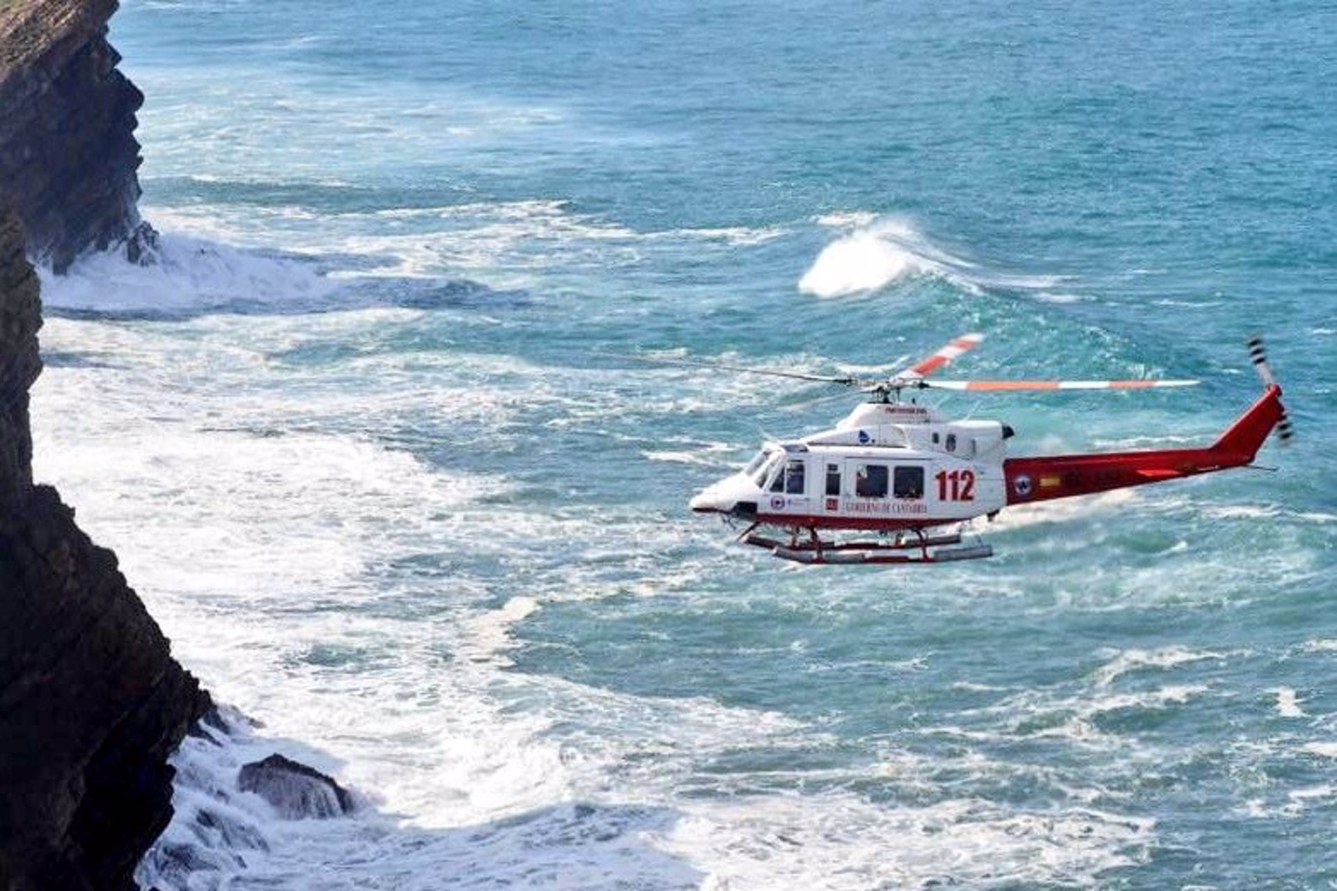 Búsqueda de un joven desaparecido en la costa de Cueto este fin de semana.