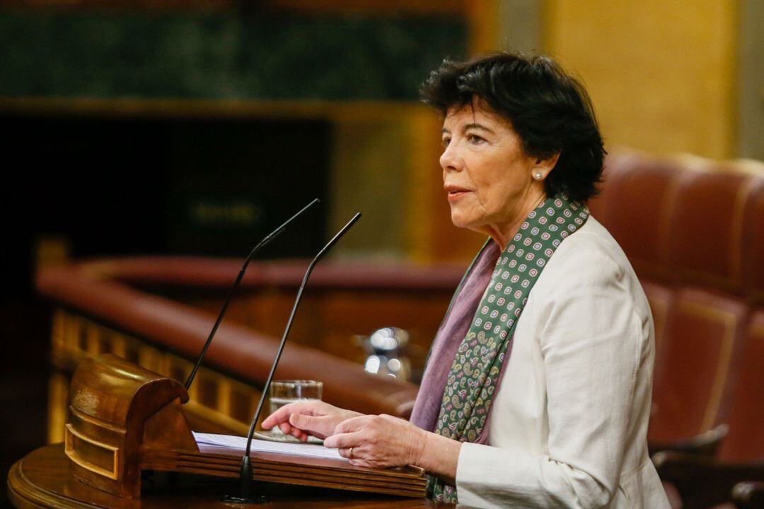 La ministra de Educación, Isabel Celaá, durante el debate sobre la ley Celaá