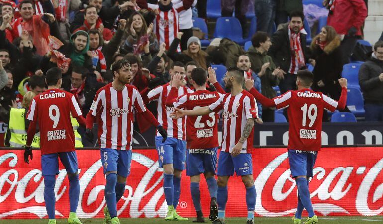 Los jugadores del Sporting celebran la victoria en Butarque