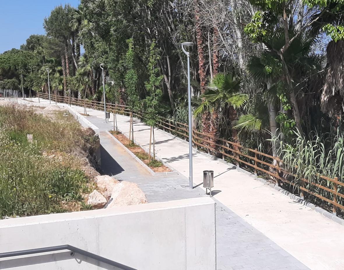 Primer tramo de la nueva vía cicloturística entre Gandia y el Grau.