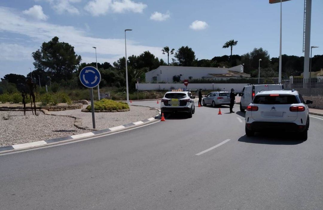 Control de la Policía Local de Xàbia, de abril de 2020.