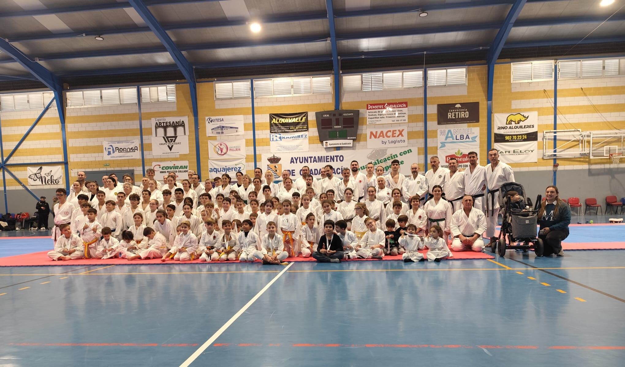 El pabellón de Guadacacín acogió este evento deportivo y solidario