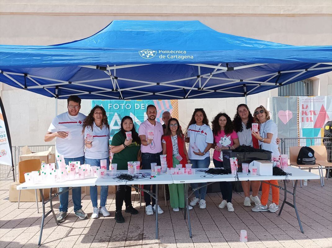 Servicio Sociales del Ayuntamiento de Cartagena en las paellas de la UPCT