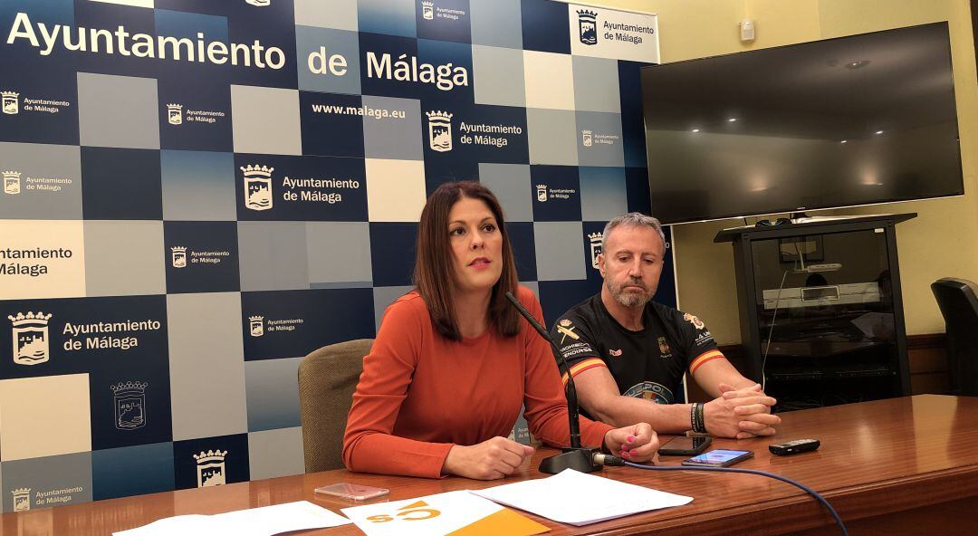 La portavoz de Ciudadanos, Noelia Losada, durante la rueda de prensa previa al pleno en el ayuntamiento de Málaga 