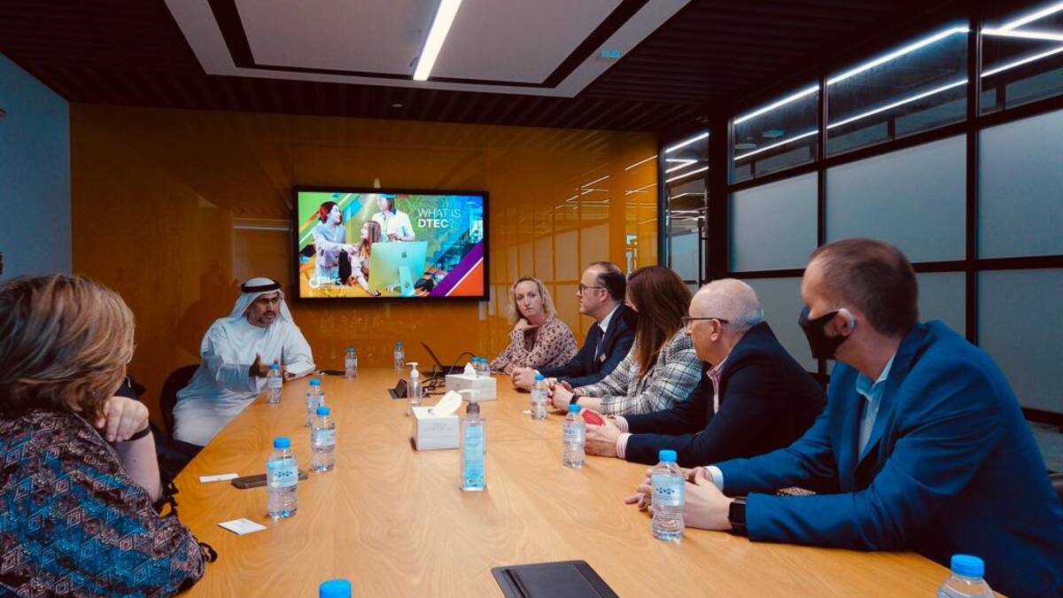 Enrique Herrera (UGR) - Entrevista desde Dubai: 'Esperamos buenas noticias sobre el acelerador en un semestre'