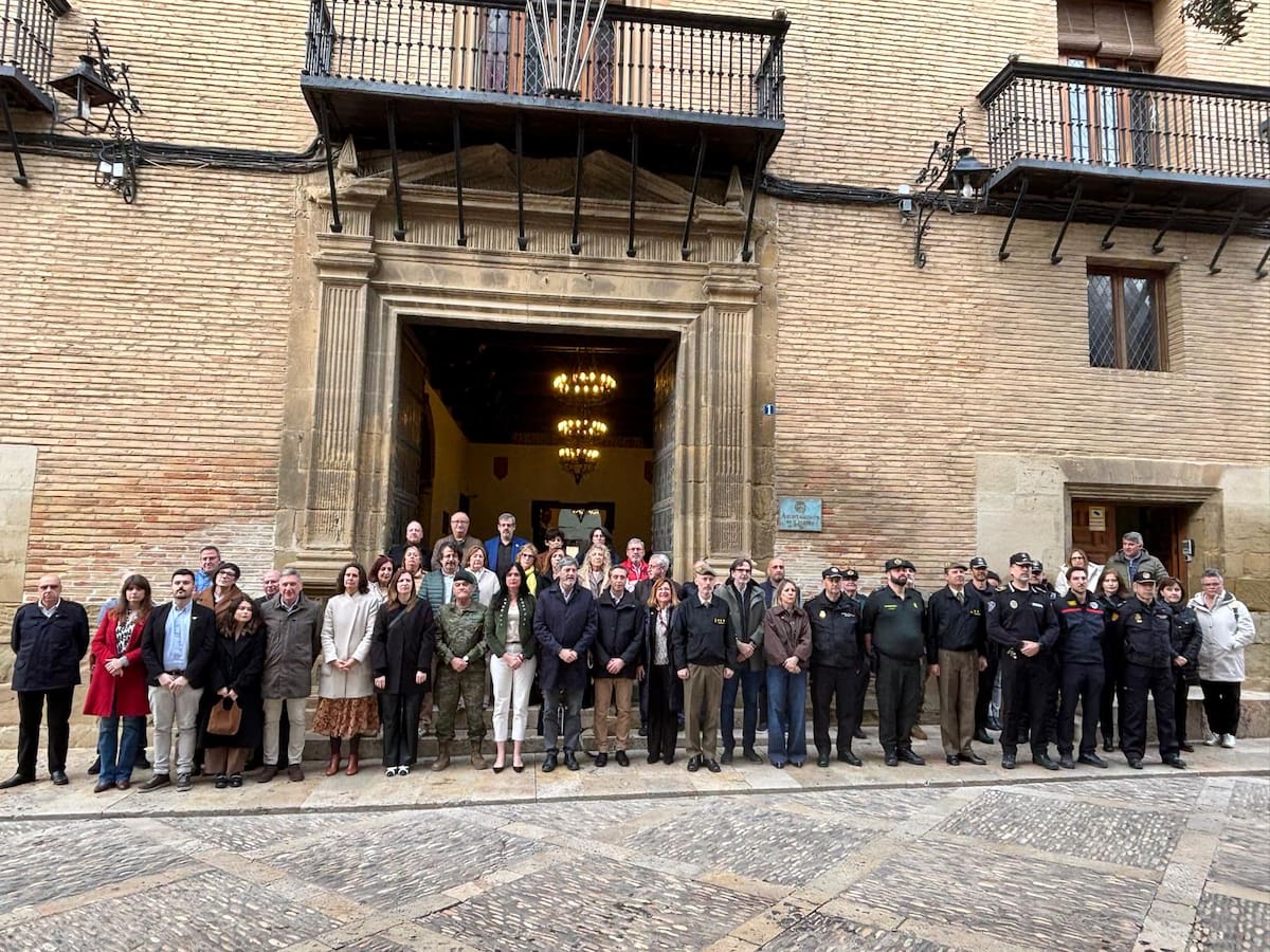 Minuto de silencio en Huesca para recordar a las víctimas del territorio y para trabajar por que no vuelva a ocurrir