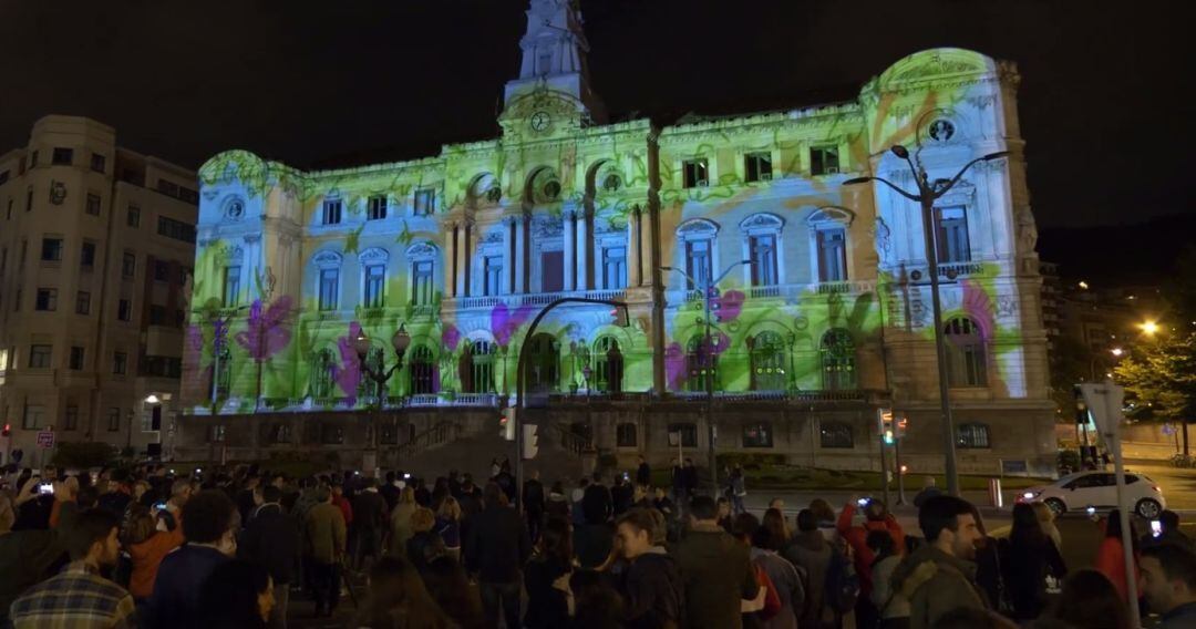 La edición de 2020 de Noche Blanca-Gau Zuria de otoño &quot;tendrá un marcado acento local, apostando por creadores, artistas y proveedores vascos, en línea con lo aprobado en el Plan Bilbao Aurrera”. 